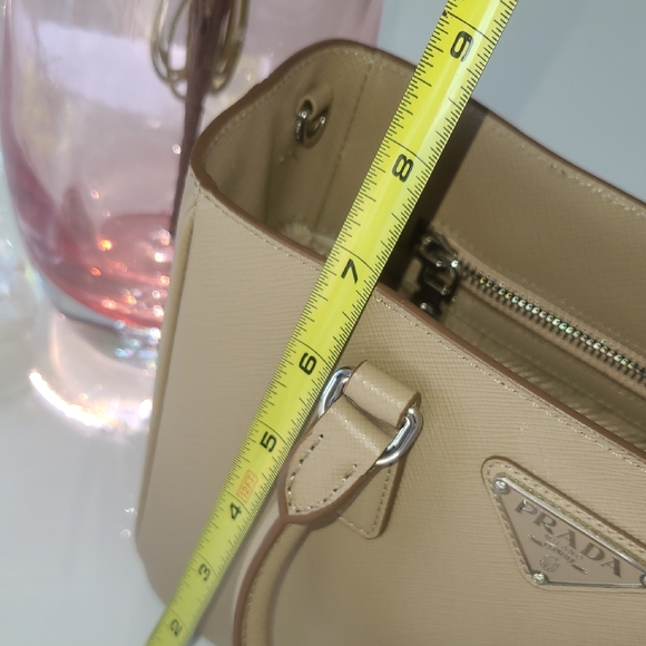 Authentique NEW Prada Beige Leather Satchel WHIT accesories. - Picture 11 of 16